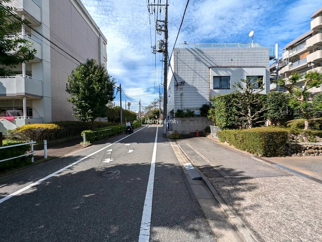 城北公園ハイツ　西側 前面道路